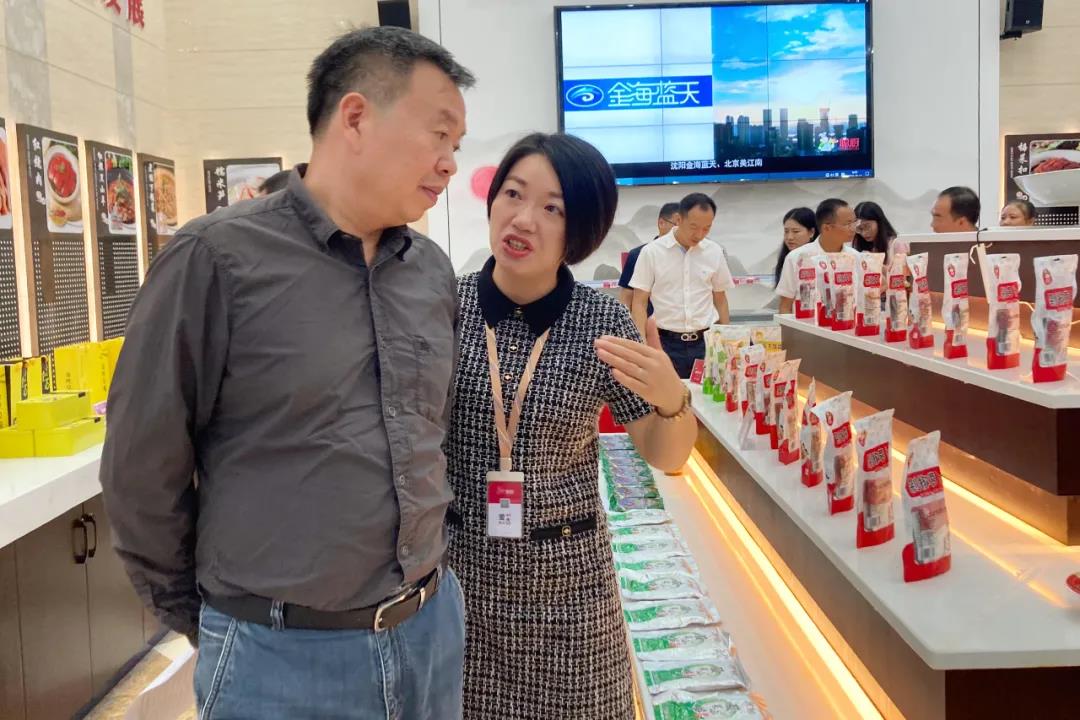 國(guó)家發(fā)改委副司長(zhǎng)邱天朝蒞臨聰廚調(diào)研指導(dǎo)工作 國(guó)家發(fā)改委副司長(zhǎng)邱天朝蒞臨聰廚調(diào)研指導(dǎo)工作