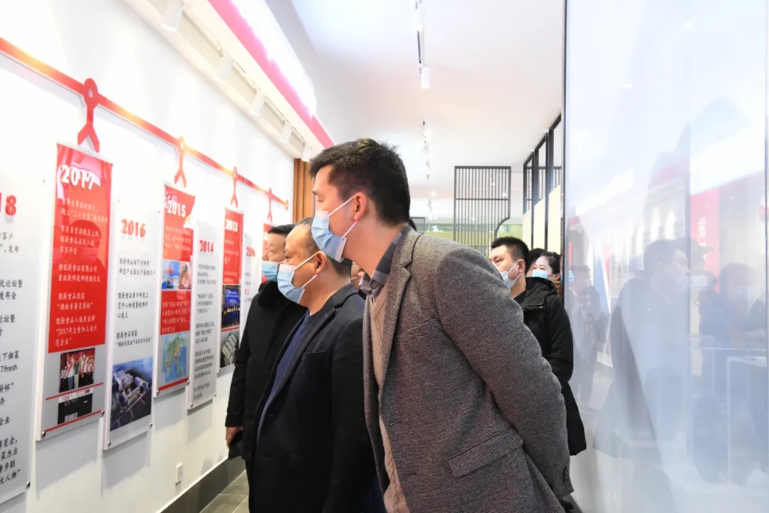 武寧縣廚師協(xié)會鐘斌會長一行蒞臨聰廚考察交流 武寧縣廚師協(xié)會鐘斌會長一行蒞臨聰廚考察交流