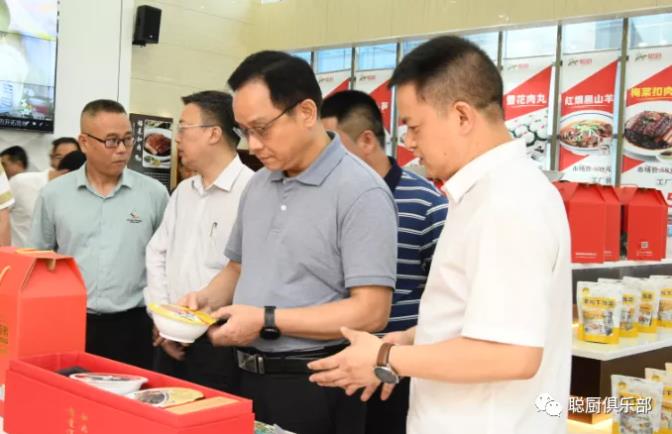 湖南省市場(chǎng)監(jiān)督管理局長(zhǎng)向曙光一行蒞臨聰廚參觀指導(dǎo) 湖南省市場(chǎng)監(jiān)督管理局長(zhǎng)向曙光一行蒞臨聰廚參觀指導(dǎo)